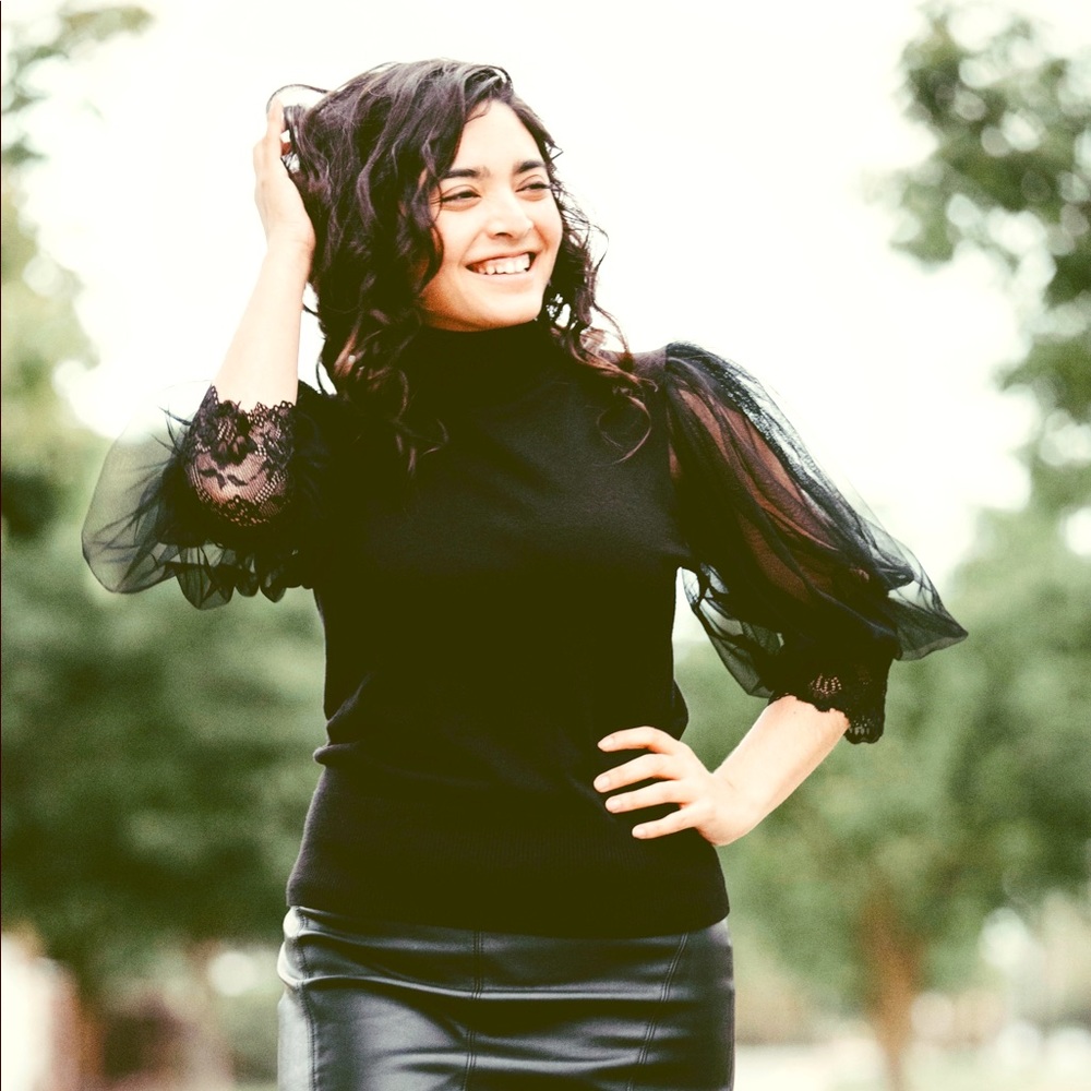Blouse with tulle sleeves